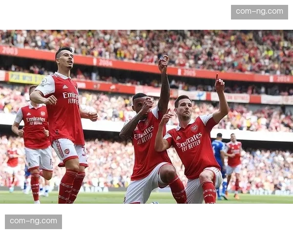 维埃拉25场参与11球，阿森纳弃将在汉堡完成战术核心转型